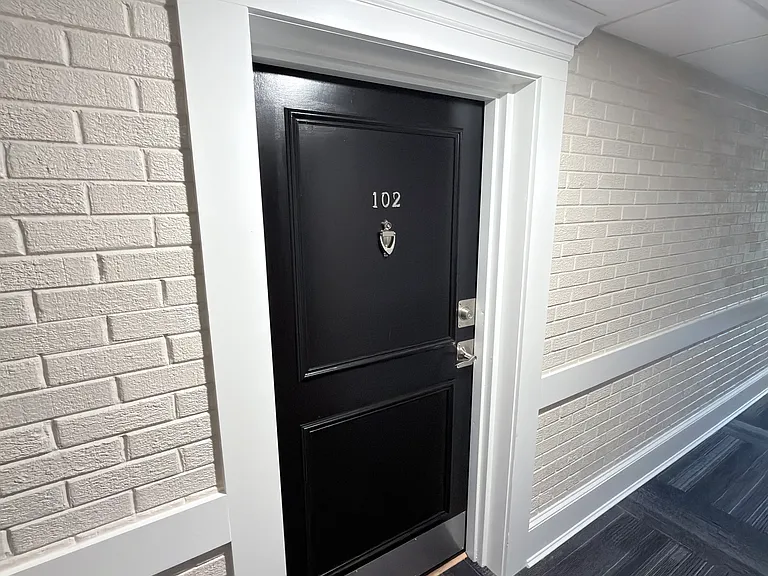 Belmont Station Apartments — Photo 8