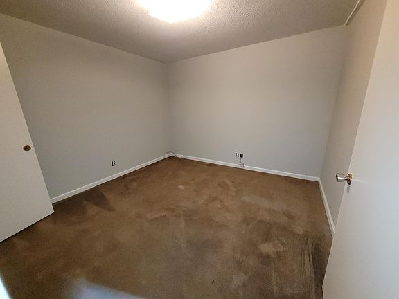4th image of 1916 E Batts Ln