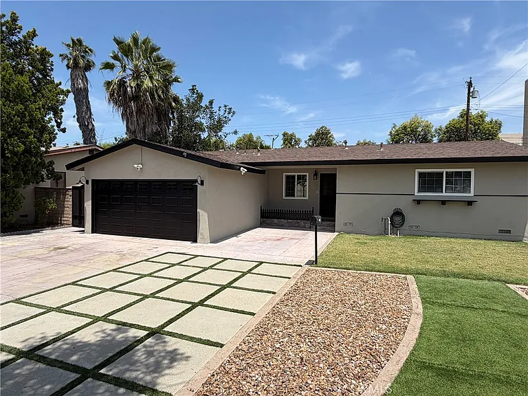 12291 Hampton Ave — Photo 1