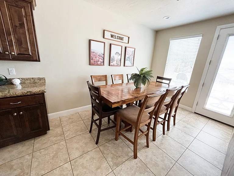 N Coral Ridge Dr — Photo 5