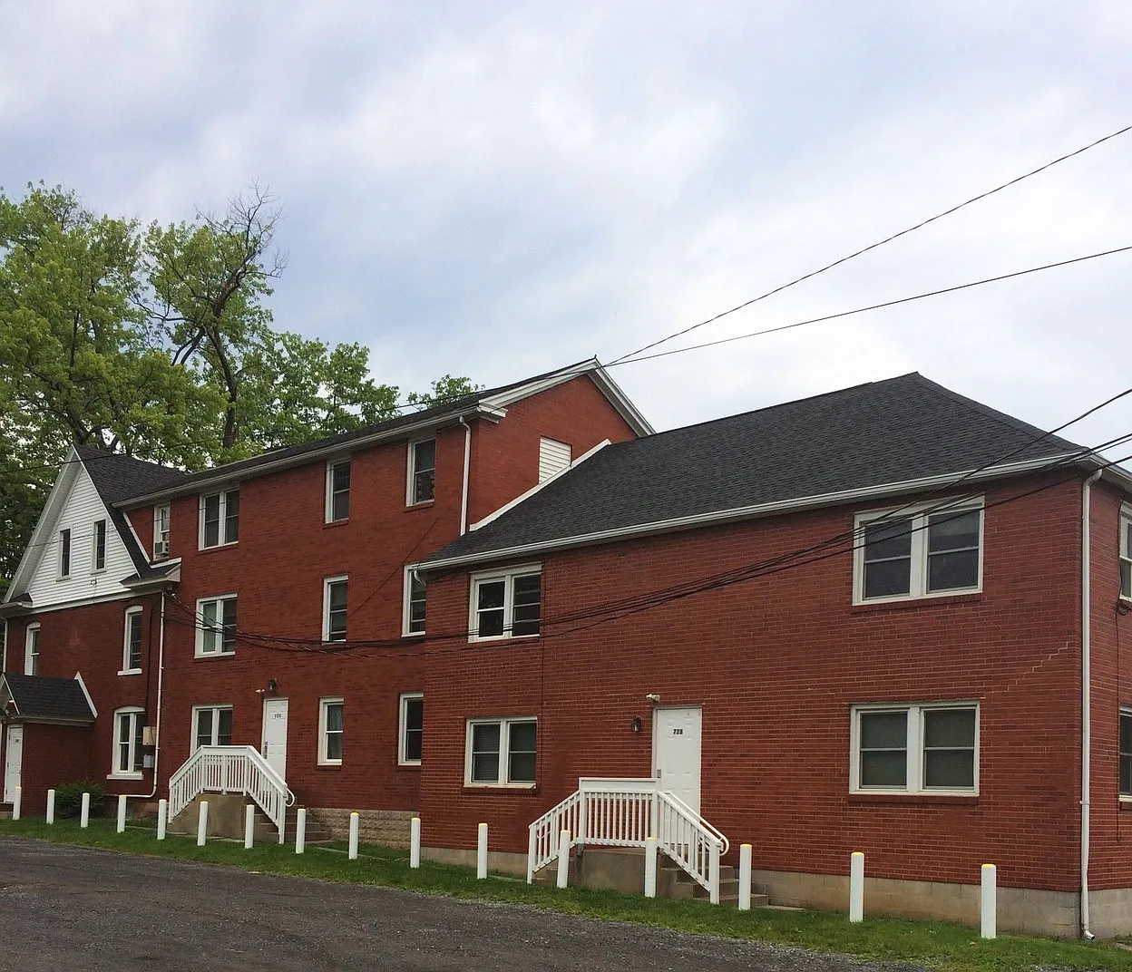 728 W College Ave — Photo 3