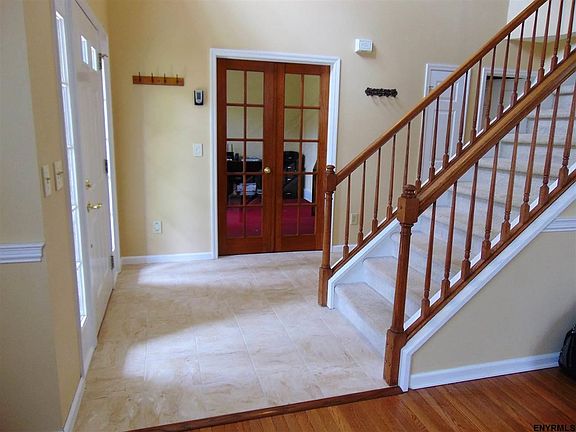 4th image of 25 Coventry Dr