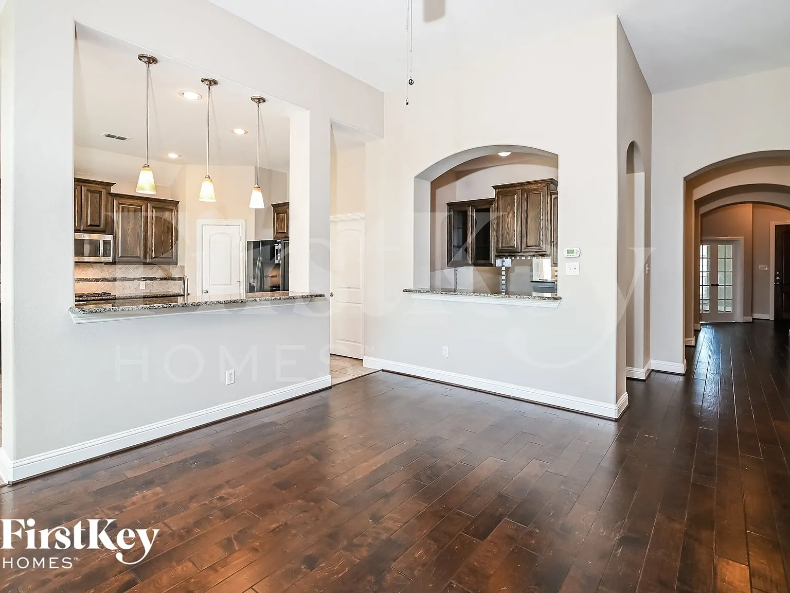 4 bed, 2.0 bath, 2702 sqft, $3,215 — Photo 2