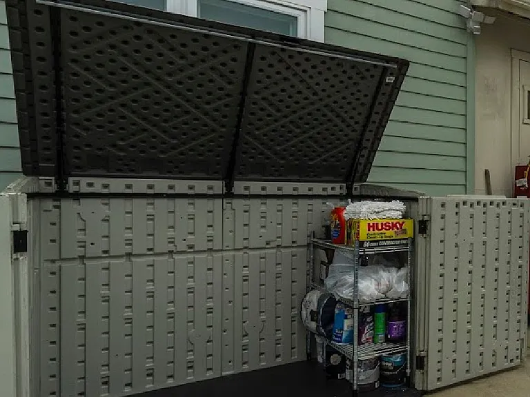 (1) Storage Space 4'x4'x5'
