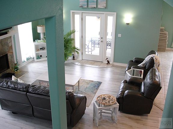 2nd image of 3241 Castle Dr