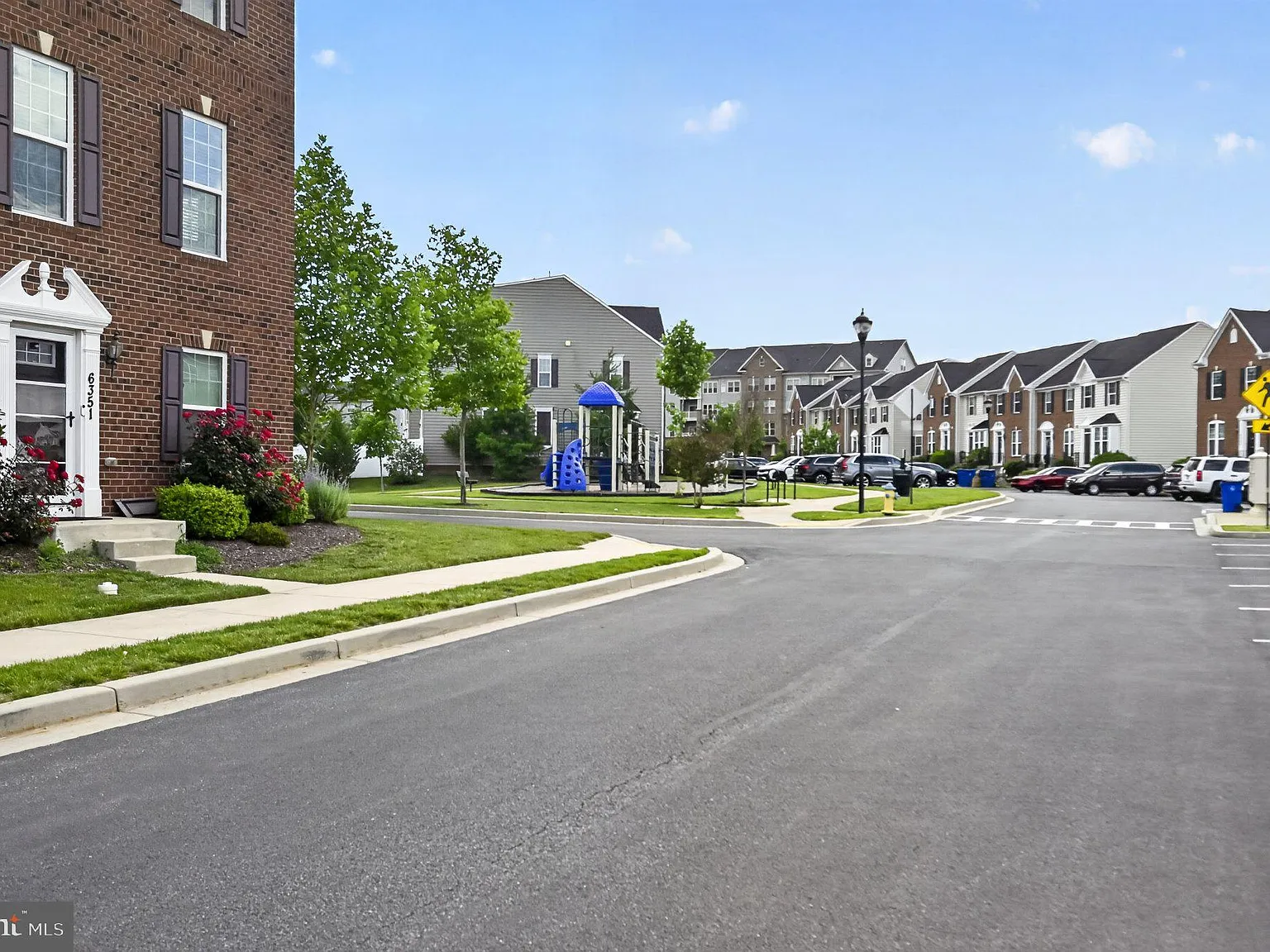 4 bed, 3.5 bath, 2520 sqft, $2,950 — Photo 4