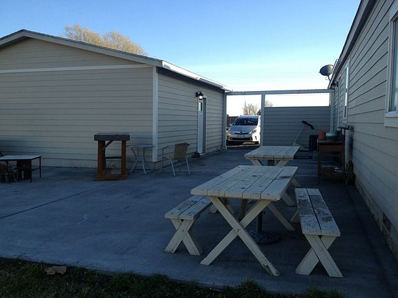 3rd image of 5065 Shorecrest Dr NE