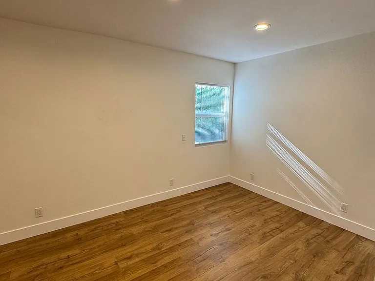 4318 N. Lakewood Blvd — Photo 11