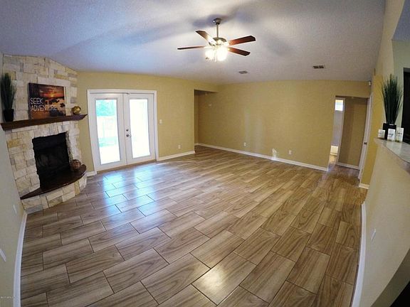 4th image of 9062 Berens St