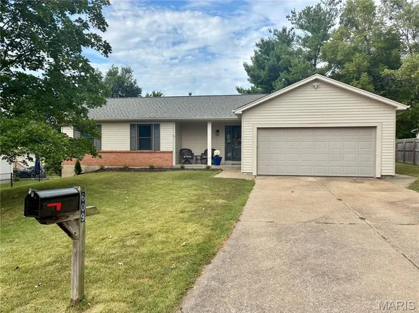 609 Oregon Trail Dr, Saint Charles, MO 63304