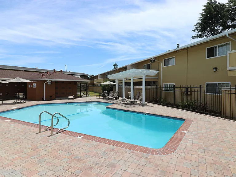 Mountain View Apartments — Photo 12