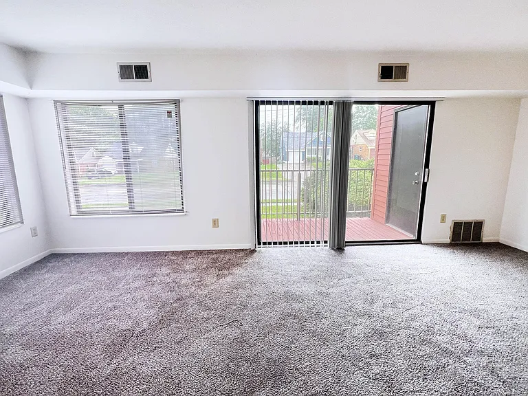 Four Worlds Apartments — Photo 90