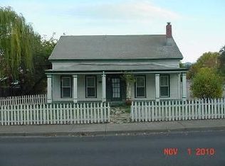 117 W 1st St, Phoenix, OR 97535