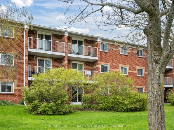 573 Armstrong Rd #306, Kingston, ON K7M 8J8