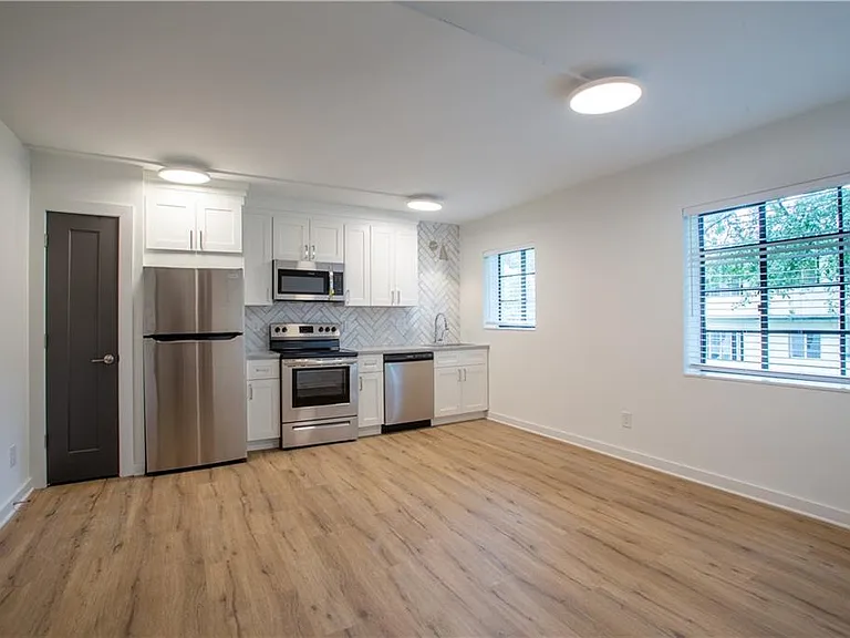 43 25th St NW #5 — Photo 7