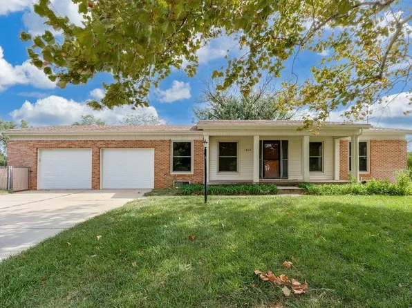 1404 Aurora Dr, Hutchinson, KS 67501