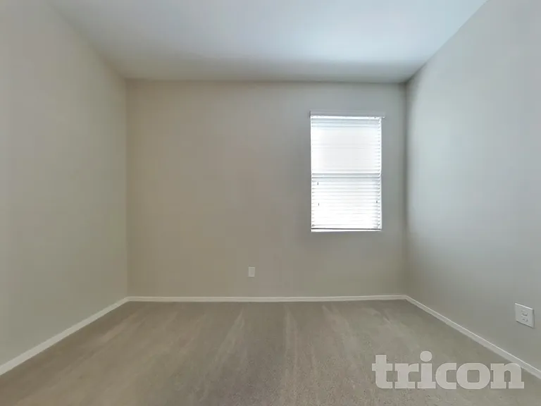 29300 W Clarendon Ave — Photo 13
