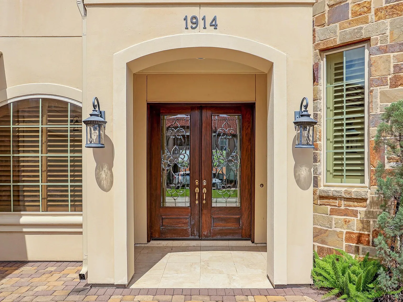 5 bed, 4.5 bath, 4425 sqft, $6,000 — Photo 3