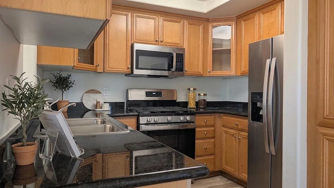 2 bed, 1100 sqft, $2,688 — Photo 1