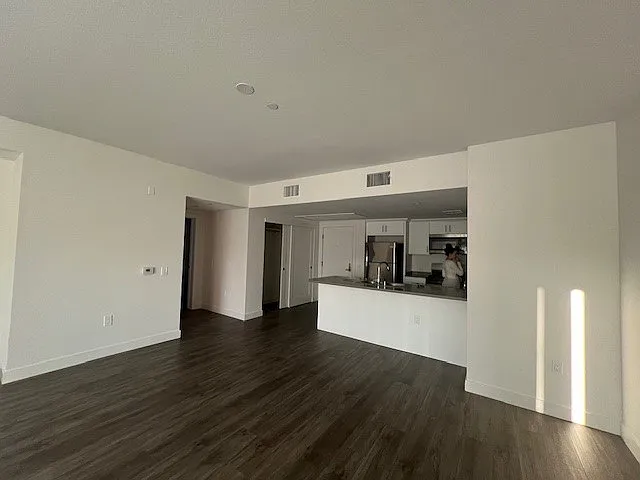 Glenoaks Residences — Photo 12