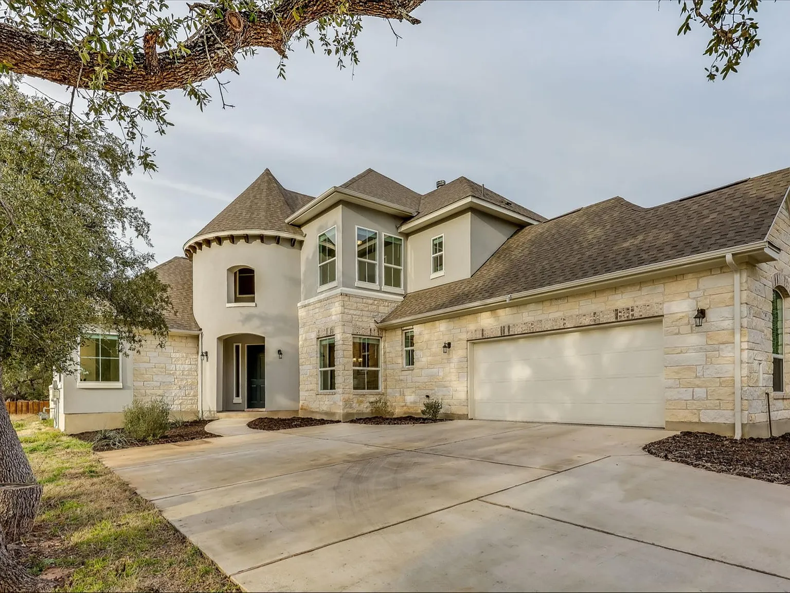4 bed, 4.0 bath, 3429 sqft, $3,395 — Photo 2