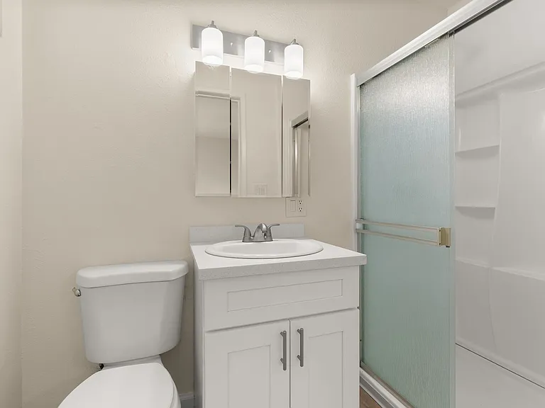 Melrose Place Apartments — Photo 30