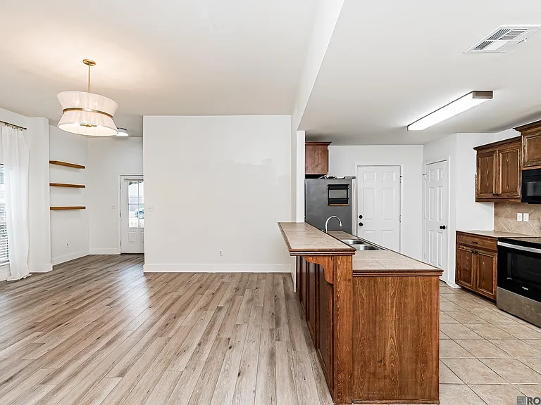 15484 Oakstone Dr — Photo 8
