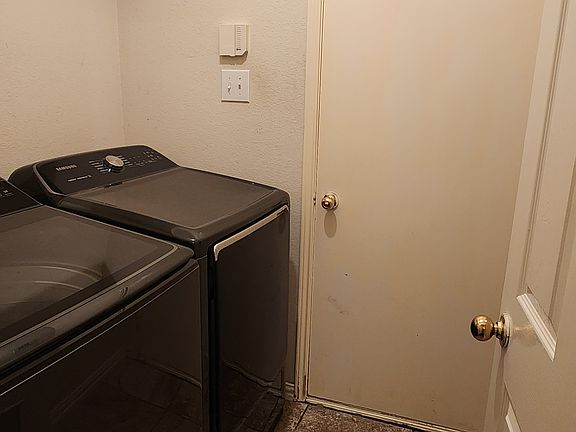 3rd image of 11001 Robincreek Ln