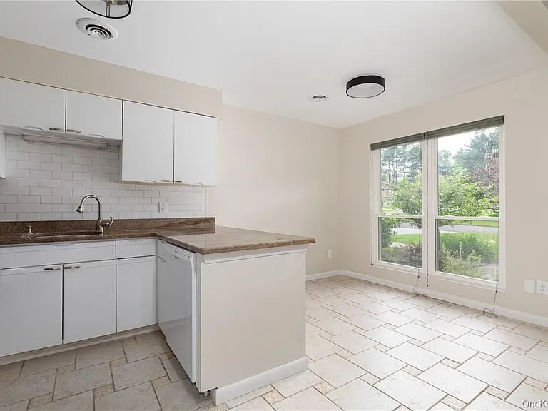 21 Pond Dr W — Photo 13