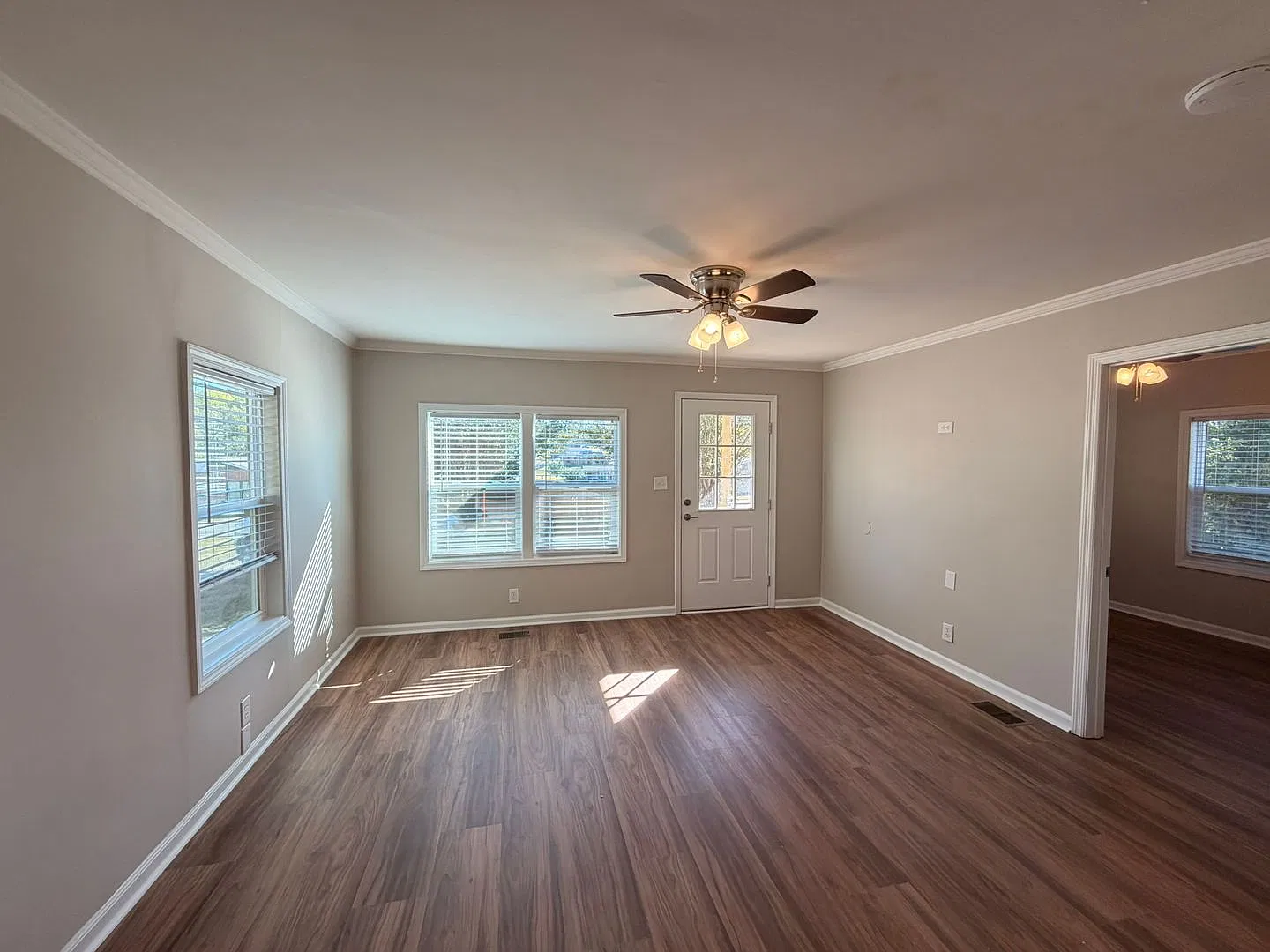 3-bedroom 1 bath House — Photo 2