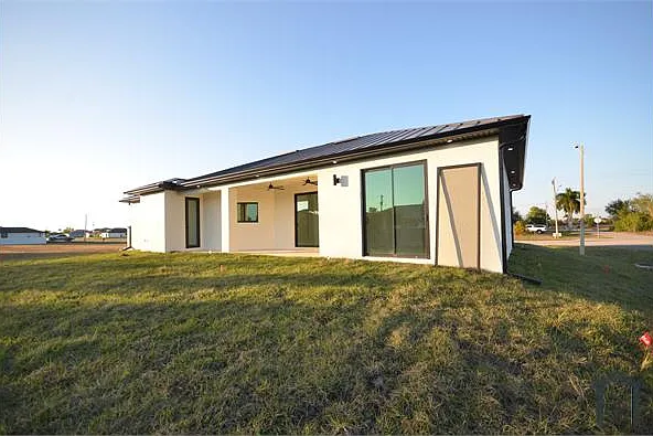 2416 Diplomat Pkwy W — Photo 5