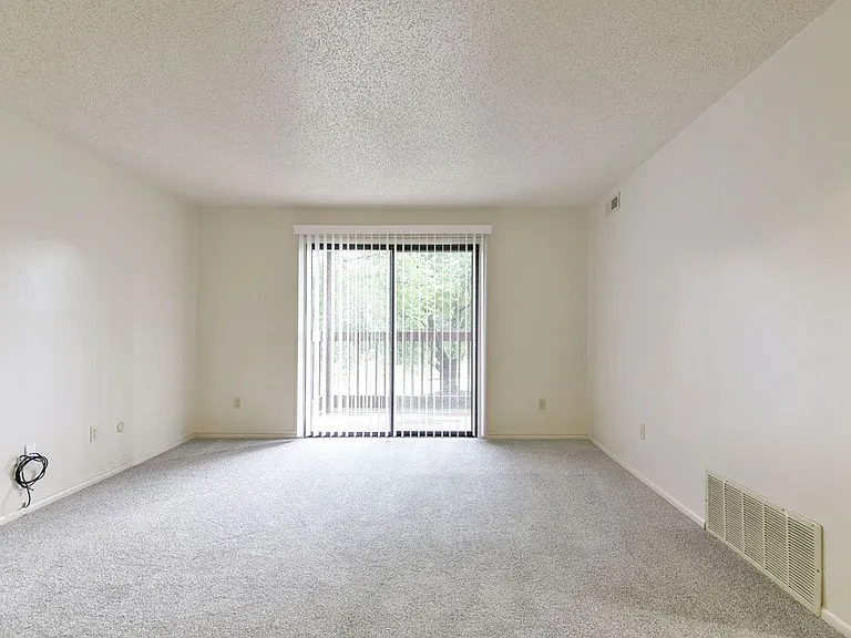 Old Monterey Apartments — Photo 32