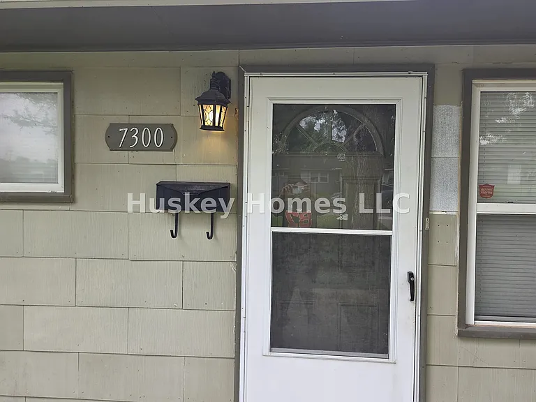 7300 E 109th St — Photo 2