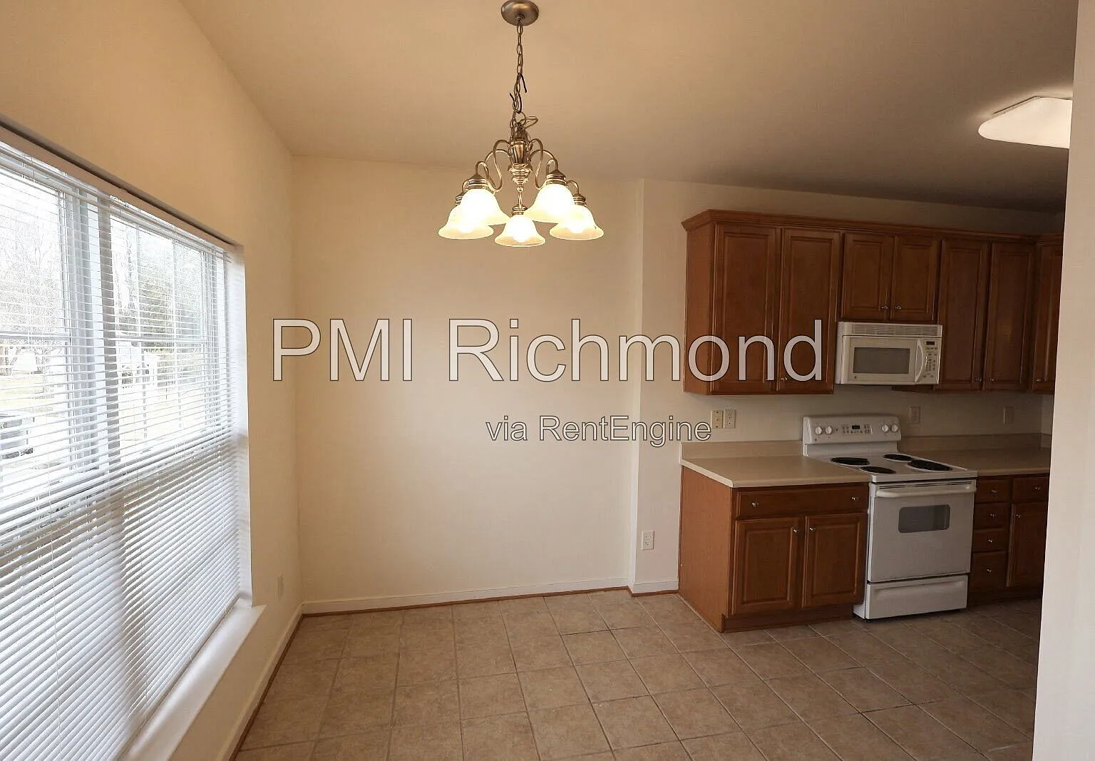 3 bed, 2.5 bath, 2050 sqft, $2,620 — Photo 3
