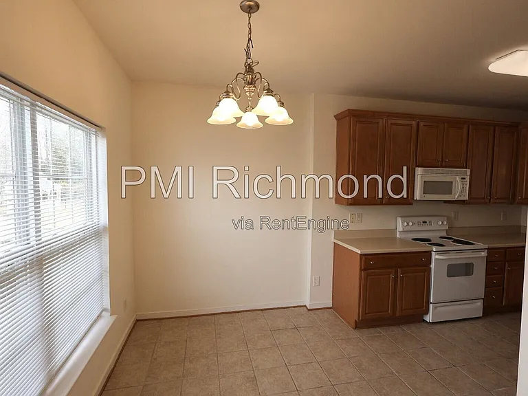 5805 Park Creste Dr — Photo 3