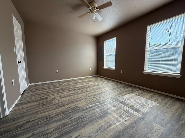 2205 Cedar Ave — Photo 9