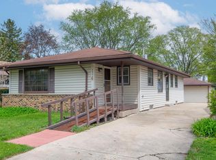 2336 N 116th St, Wauwatosa, WI 53226
