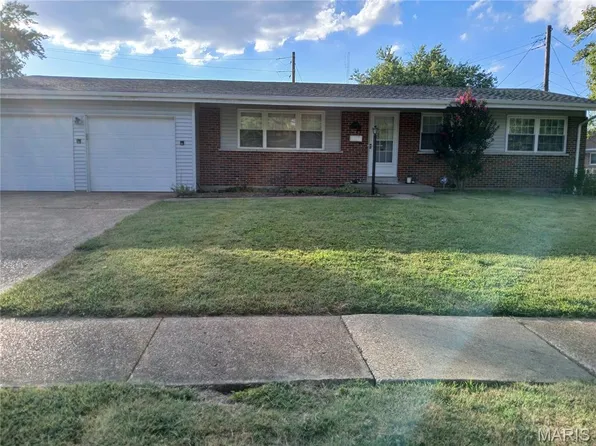 1395 Pepperhill Dr, Florissant, MO 63033