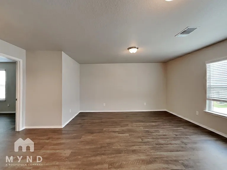211 Stevens Smt — Photo 17