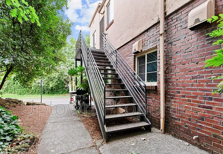 1322 NE 68th Ave — Photo 22