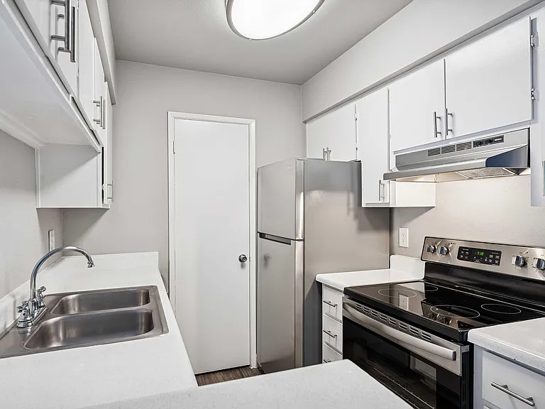 Sorrento Apartments — Photo 36