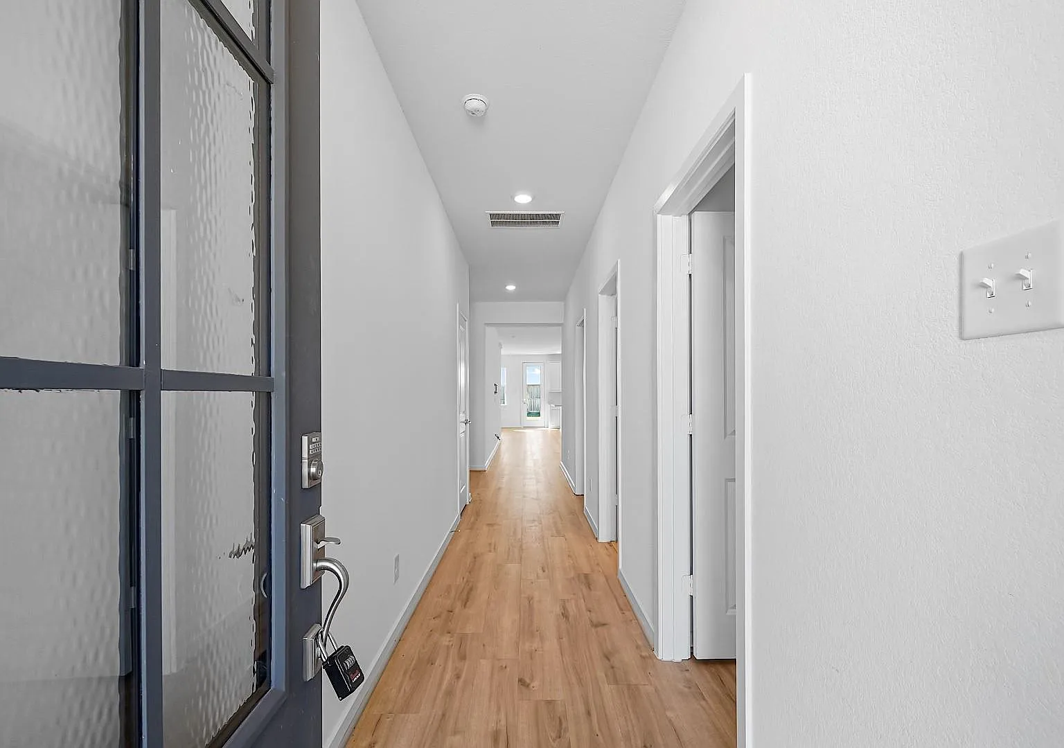 4 bed, 2.0 bath, 1730 sqft, $2,300 — Photo 3