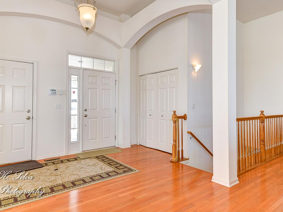 8 Turnberry Ct, Lake In The Hills, IL 60156 Zillow