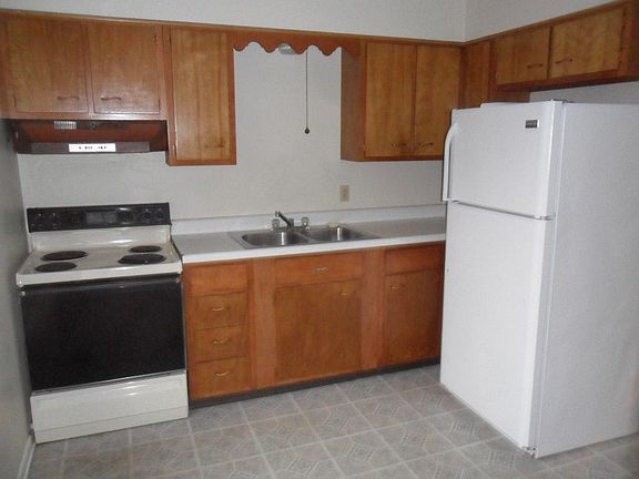 3rd image of 6050 Rosslyn Ave