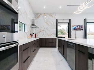 909 NW 4th Ave, Hallandale, FL 33009