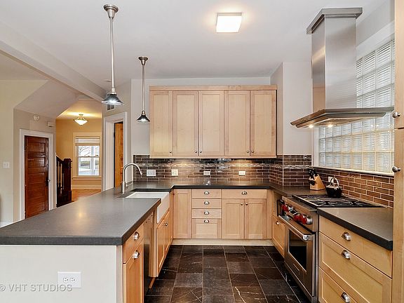 5th image of 1511 W Granville Ave