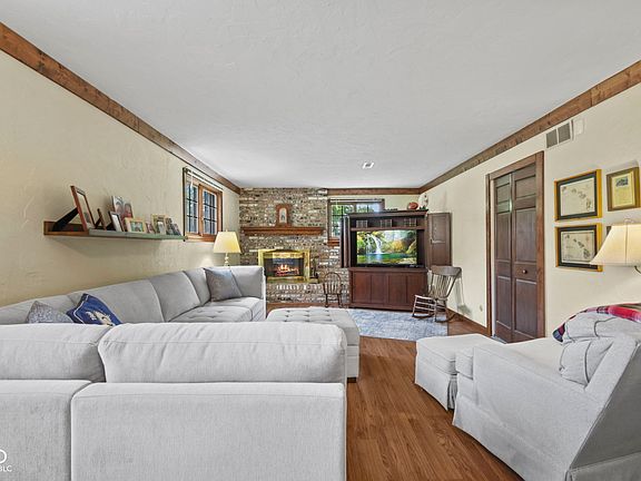 5th image of 4750 Whirlaway Dr