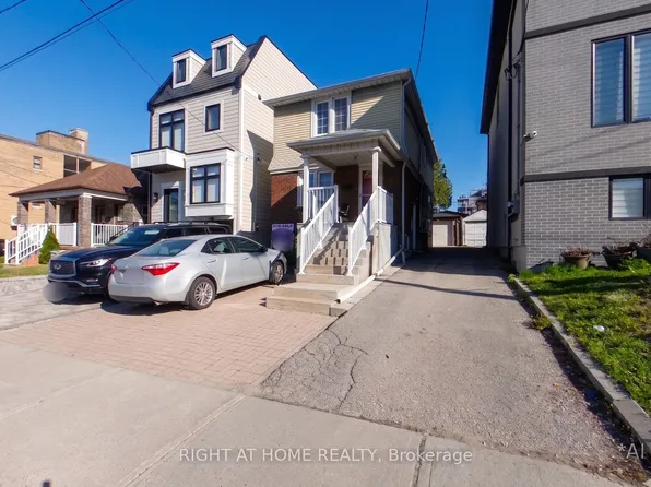 602 Ridelle Ave, Toronto, ON M6B 1K9