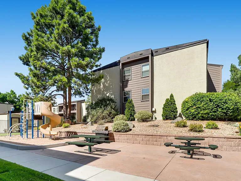 Sterling Heights, Greeley, Co. Apartments