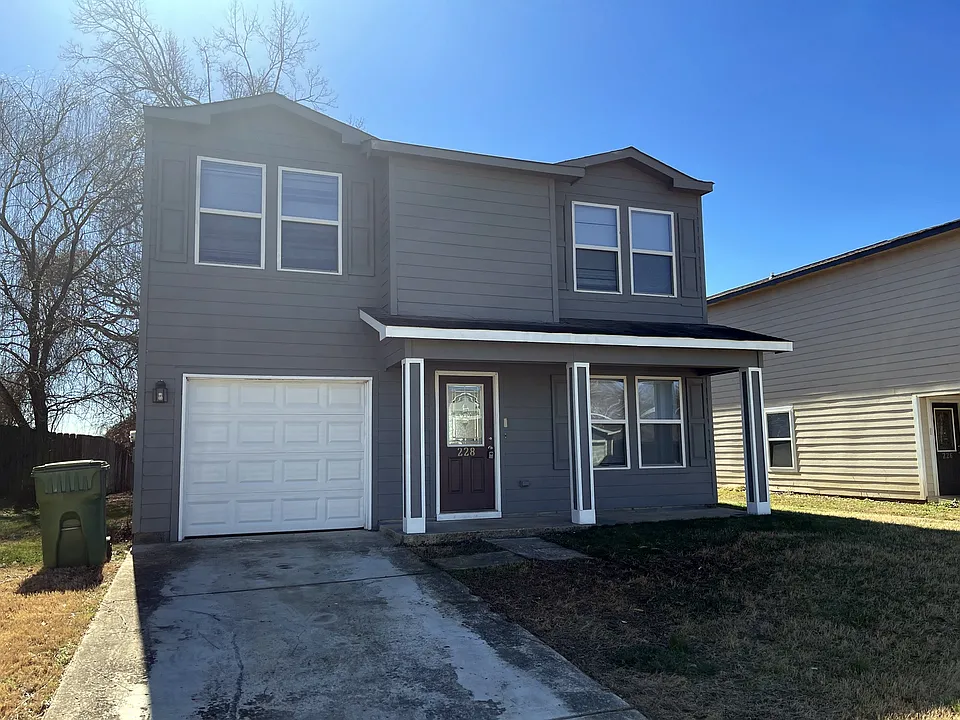 228 Whitestone Dr NE